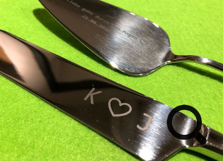 Laser Gravur Böhm in Bonn - Geschenkideen mit Gravuren auf Holz, Glas, Leder, Metall, Acryl Plexiglas , Armbänder, Papier, Anhänger, Schilder ... für Privat und Geschäftskunden und  Firmen. Kunden kommen aus Bonn, Köln, Siebengebirge, Frechen, und ganz NRW, Deutschland, Schweiz und der Welt