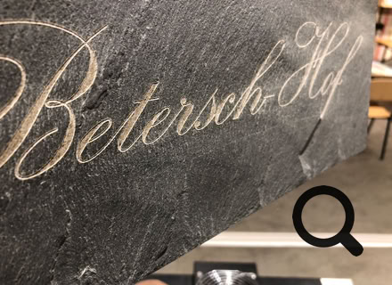 Laser Gravur Böhm in Bonn - Geschenkideen mit Gravuren auf Holz, Glas, Leder, Metall, Acryl Plexiglas , Armbänder, Papier, Anhänger, Schilder ... für Privat und Geschäftskunden und  Firmen. Kunden kommen aus Bonn, Köln, Siebengebirge, Frechen, und ganz NRW, Deutschland, Schweiz und der Welt