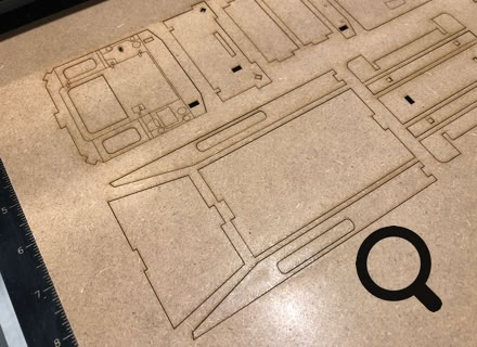 Laser Gravur Böhm in Bonn - Geschenkideen mit Gravuren auf Holz, Glas, Leder, Metall, Acryl Plexiglas , Armbänder, Papier, Anhänger, Schilder ... für Privat und Geschäftskunden und  Firmen. Kunden kommen aus Bonn, Köln, Siebengebirge, Frechen, und ganz NRW, Deutschland, Schweiz und der Welt